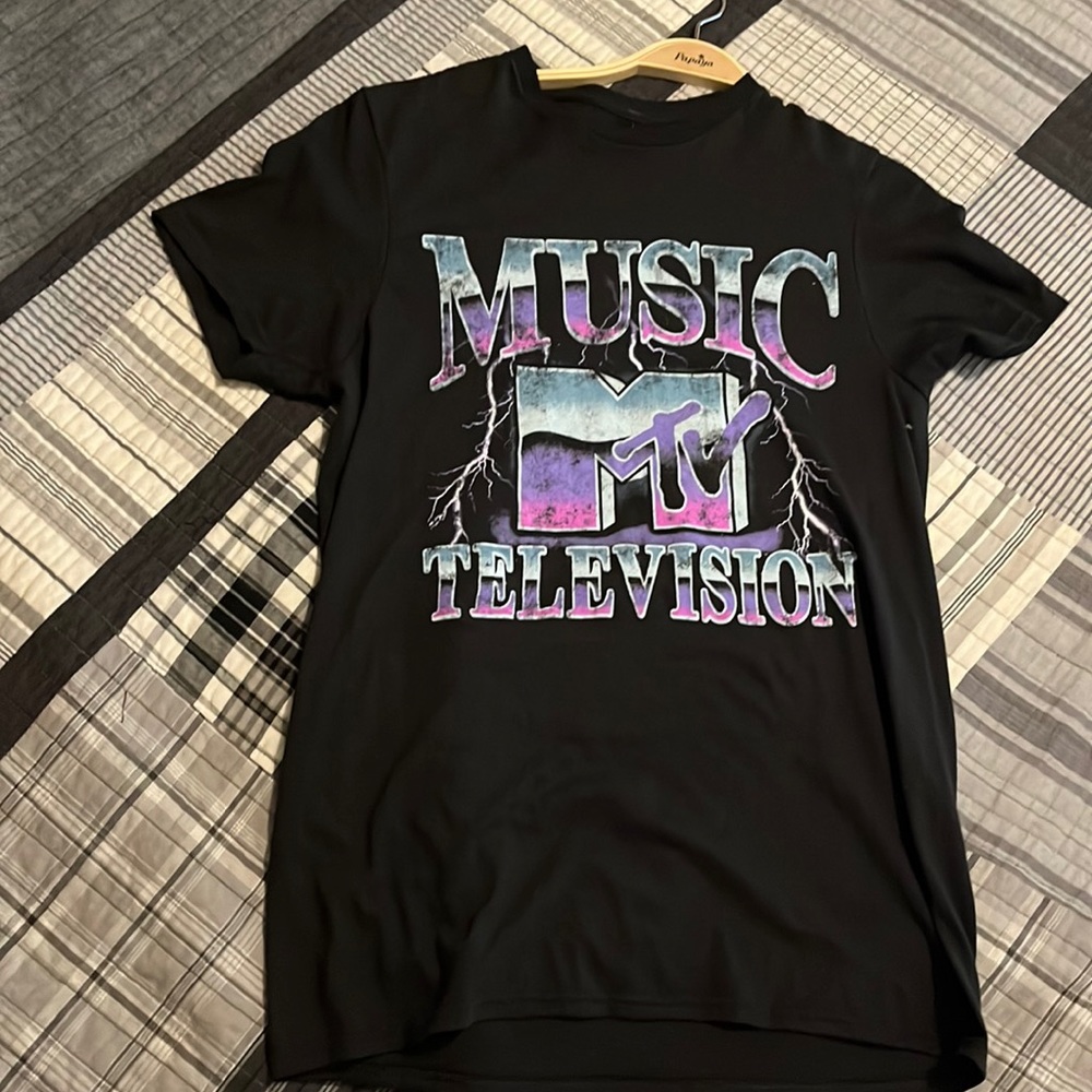 Graphic tee